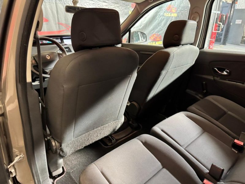 RENAULT MEGANE SCENIC 1.5 dCi 110ch Authentique 7pl 