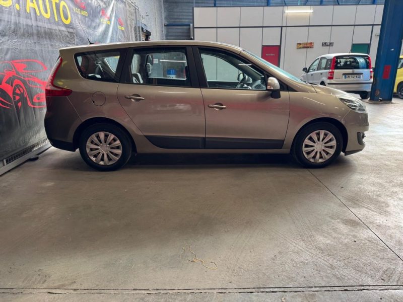 RENAULT MEGANE SCENIC 1.5 dCi 110ch Authentique 7pl 