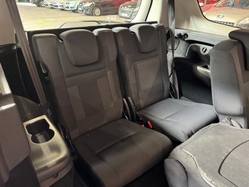 RENAULT MEGANE SCENIC 1.5 dCi 110ch Authentique 7pl 