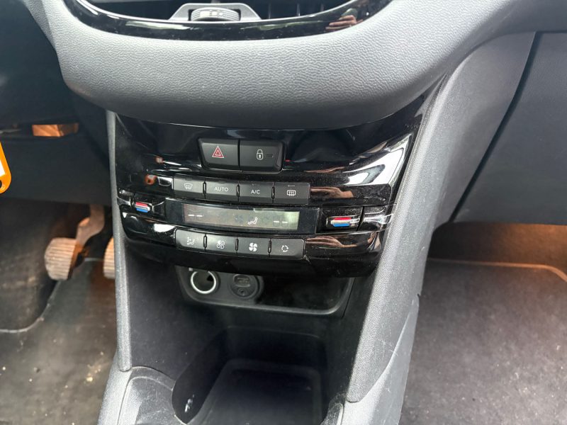  Peugeot 2081.6 e-HDi FAP Féline 5p