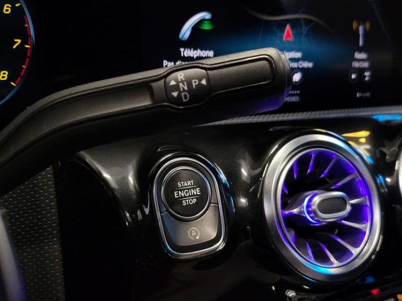 MERCEDES CLASSE CLA 200 163ch AMG LINE / TOIT OUVRANT / SIEGES ELECTRIQUES / FEUX MULTIBEAM / SIEGES