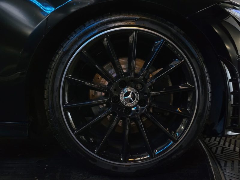 MERCEDES CLASSE CLA 200 163ch AMG LINE / TOIT OUVRANT / SIEGES ELECTRIQUES / FEUX MULTIBEAM / SIEGES