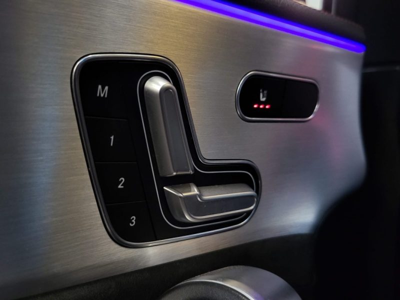 MERCEDES CLASSE CLA 200 163ch AMG LINE / TOIT OUVRANT / SIEGES ELECTRIQUES / FEUX MULTIBEAM / SIEGES