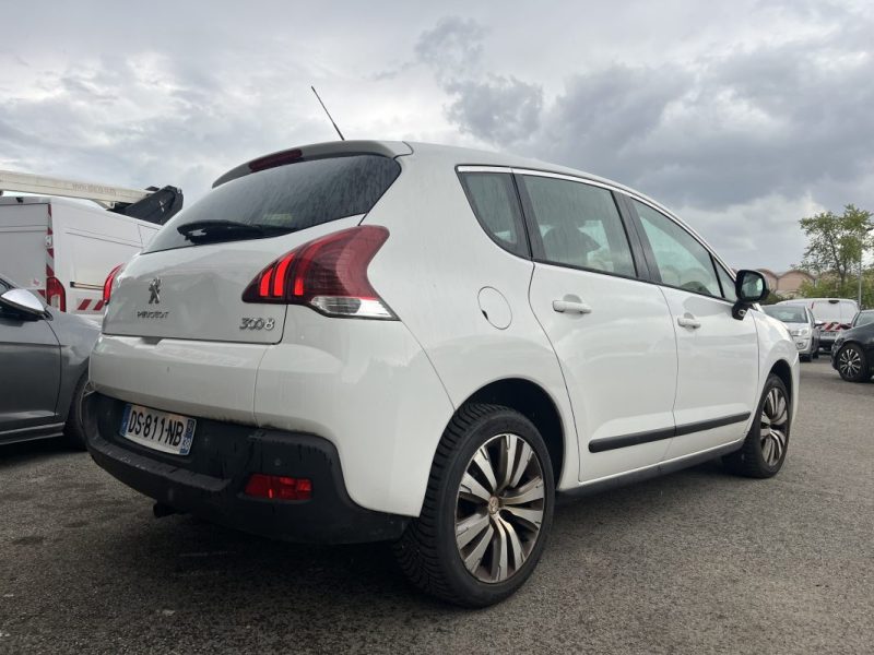 PEUGEOT 3008 2015