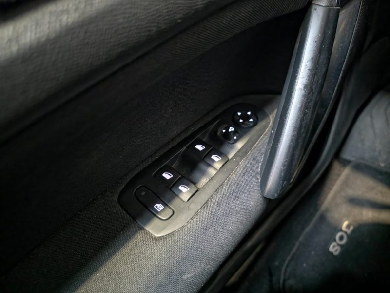 PEUGEOT 308 1.2 PureTech 130ch ALLURE EAT6 - DISTRI OK