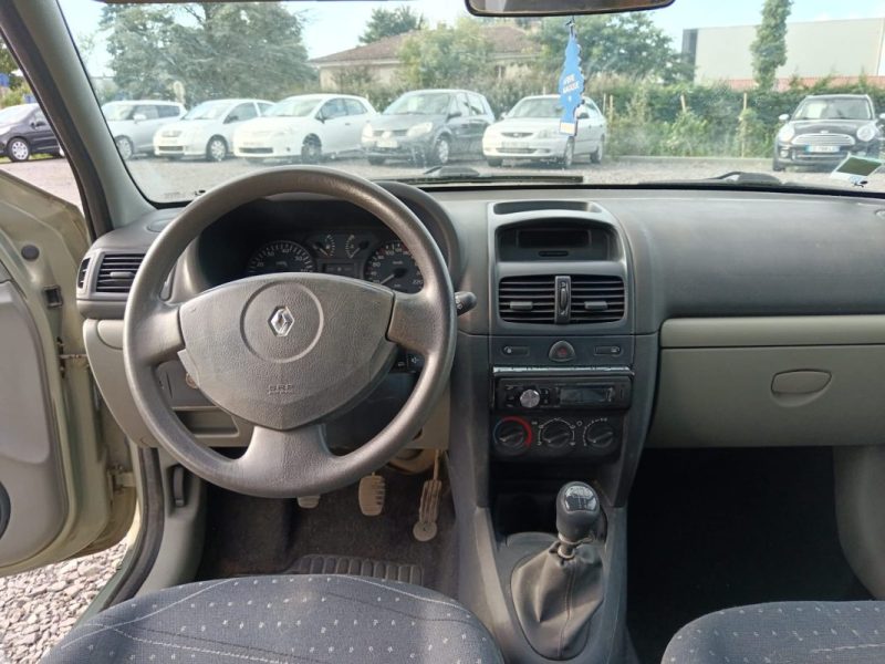 RENAULT CLIO 2003