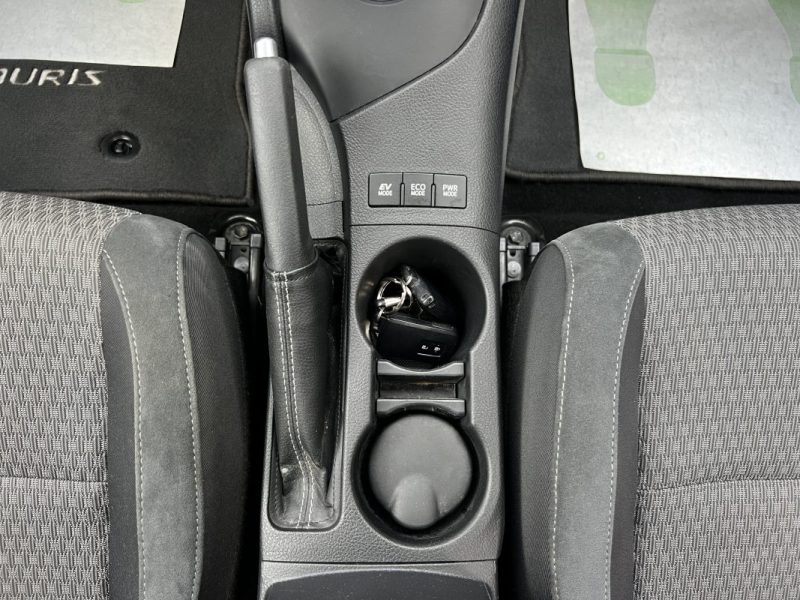 TOYOTA AURIS II PHASE 2 COLLECTION 1.8 HYBRIDE 136 Cv BOITE AUTO ECRAN GPS TACTILE - GARANTIE 1 AN 