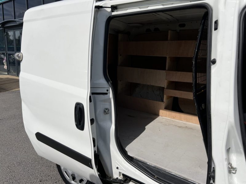 FIAT DOBLO CARGO III PHASE 2 PACK PROFESSIONAL NAV 1.4 95 Cv 3 PLACES / GPS REGULATEUR CLIM CritAir1
