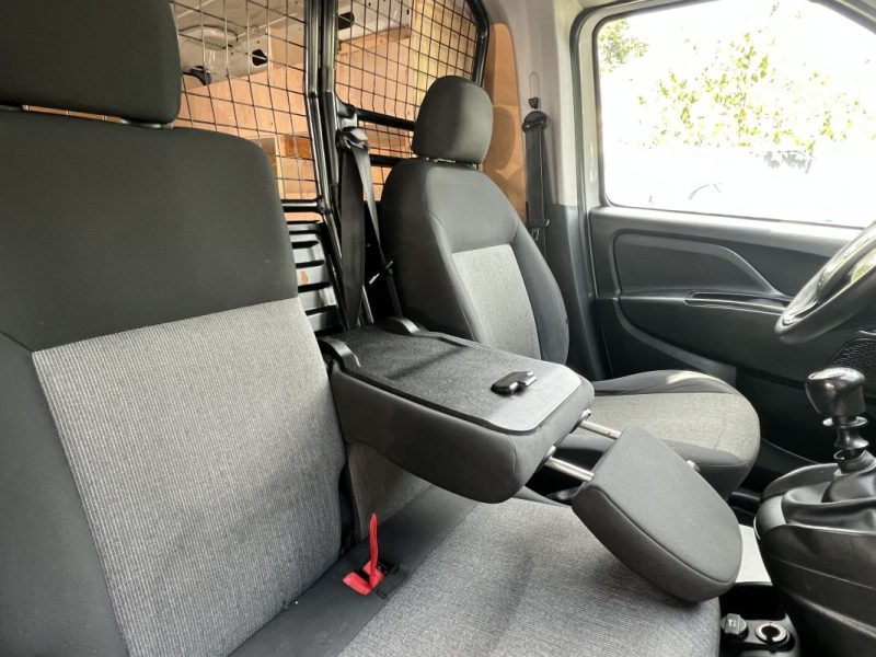 FIAT DOBLO CARGO III PHASE 2 PACK PROFESSIONAL NAV 1.4 95 Cv 3 PLACES / GPS REGULATEUR CLIM CritAir1