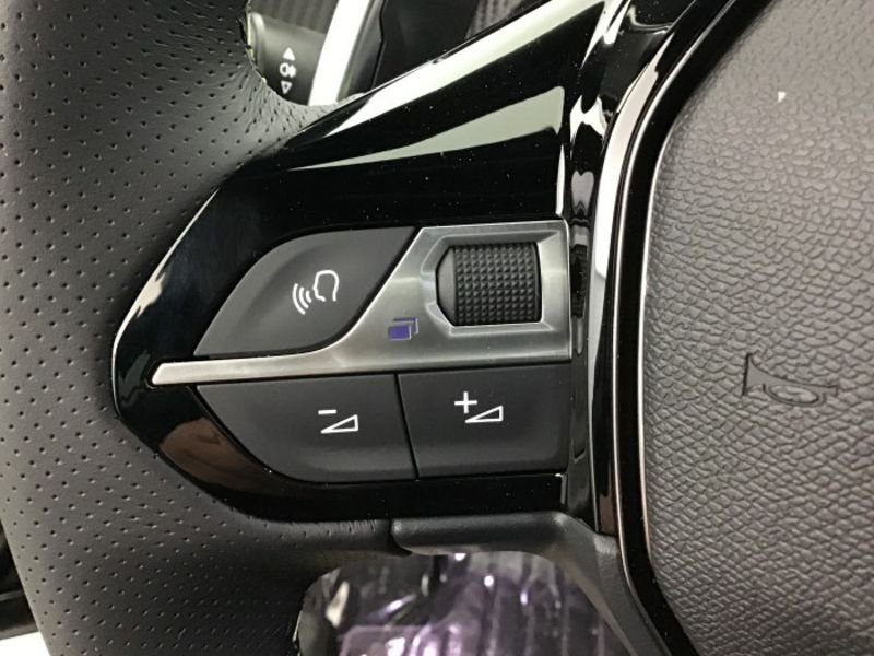 Peugeot 2008 Hybrid 145 e-DCS6 GT