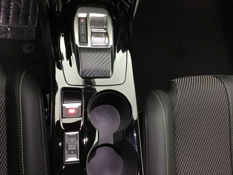 Peugeot 2008 Hybrid 145 e-DCS6 GT