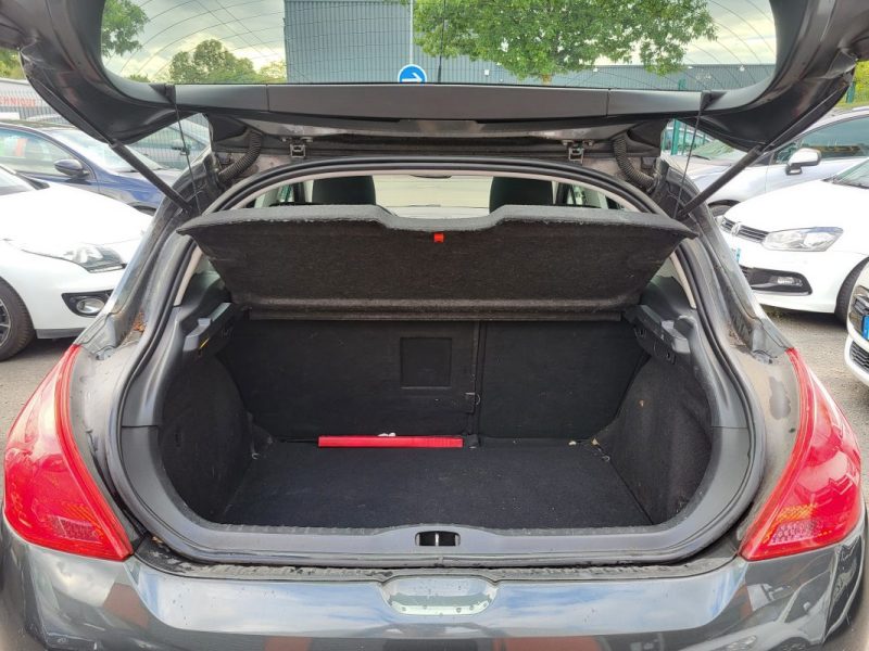 PEUGEOT 308 2.0 HDi 150 cv - GARANTIE 12 mois - Allure