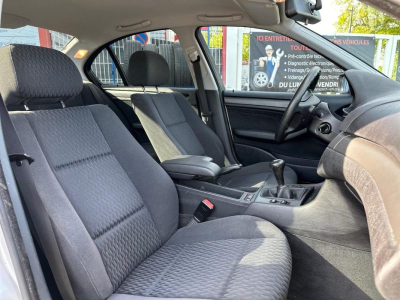 BMW SERIE 3 E46 PHASE 1 / ESSENCE / 5 PORTES / BOITE MANUELLE / REVISION COMPLETE OK