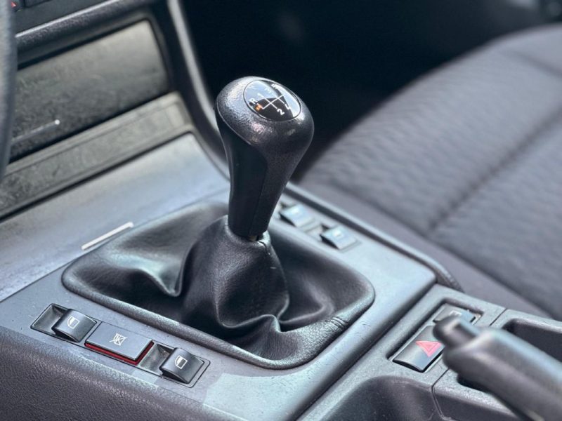 BMW SERIE 3 E46 PHASE 1 / ESSENCE / 5 PORTES / BOITE MANUELLE / REVISION COMPLETE OK