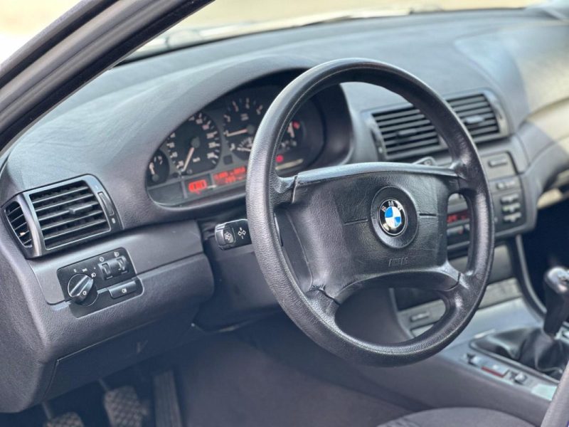 BMW SERIE 3 E46 PHASE 1 / ESSENCE / 5 PORTES / BOITE MANUELLE / REVISION COMPLETE OK