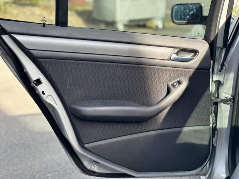 BMW SERIE 3 E46 PHASE 1 / ESSENCE / 5 PORTES / BOITE MANUELLE / REVISION COMPLETE OK