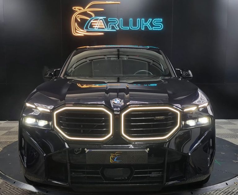 BMW XM 4.4 V8 HYBRID 4WD CARBON SCHWARZ 653 cv