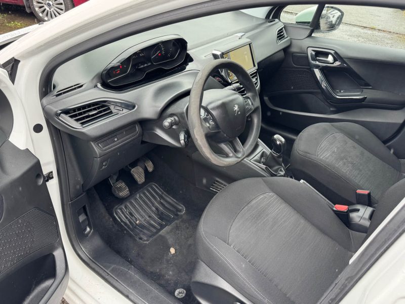 PEUGEOT 208 1.5 HDi 100ch 2 PLACES