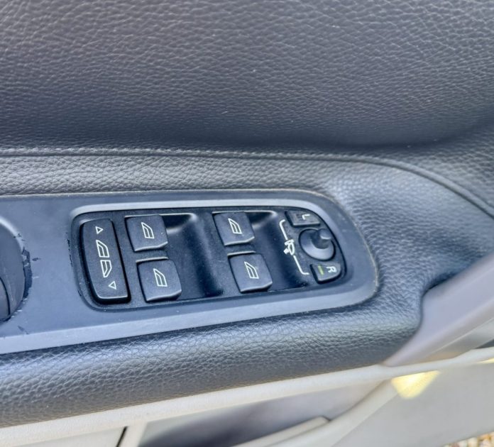 VOLVO C70 2.4 Summum Coupé Cabriolet 170 ch BVA