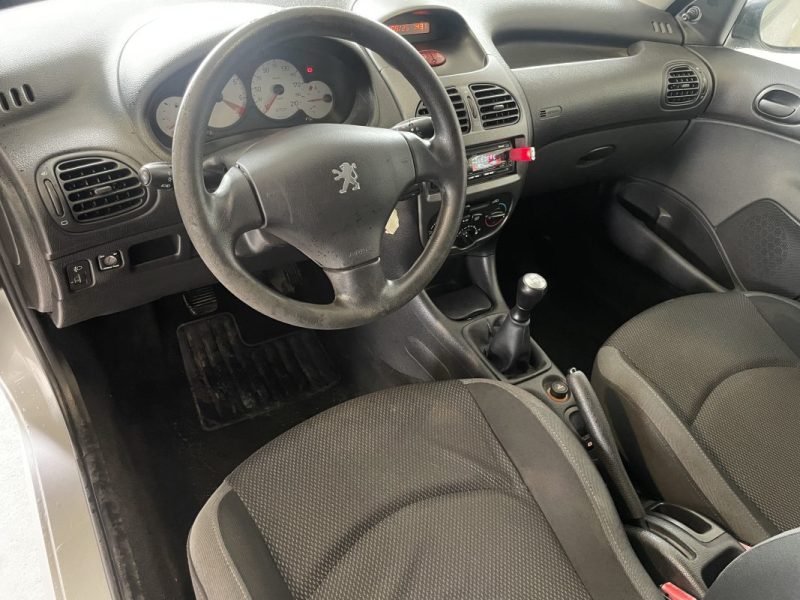 PEUGEOT 206 URBAN 1.4 75 ch pack clim / distribution faite
