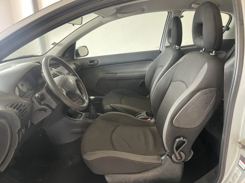PEUGEOT 206 URBAN 1.4 75 ch pack clim / distribution faite