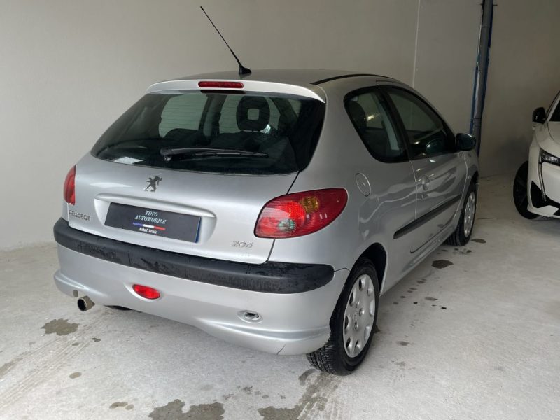 PEUGEOT 206 URBAN 1.4 75 ch pack clim / distribution faite