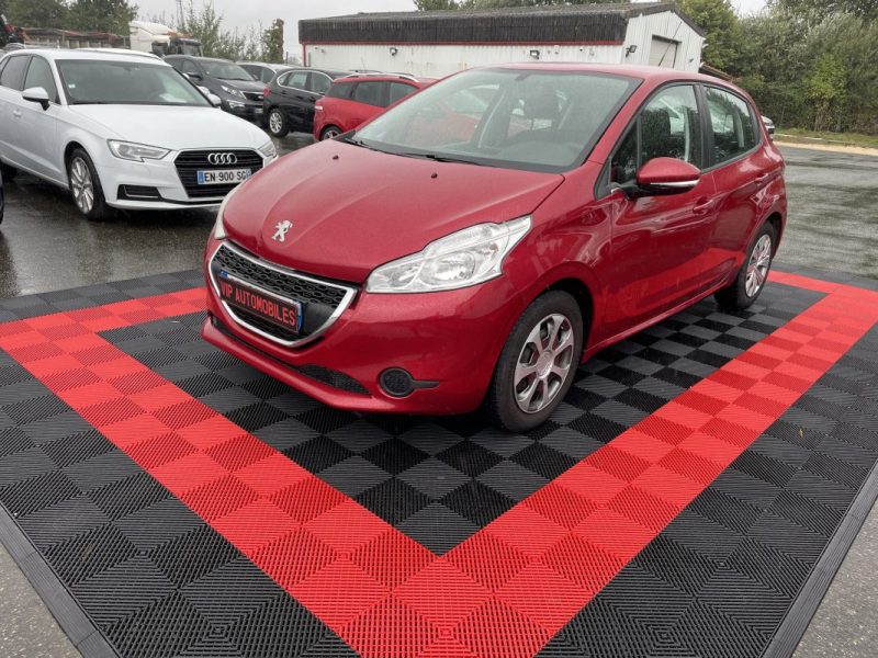 PEUGEOT 208 2012