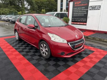 PEUGEOT 208 2012
