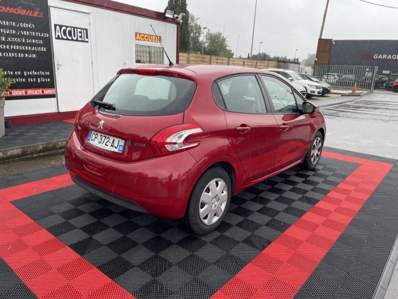 PEUGEOT 208 2012