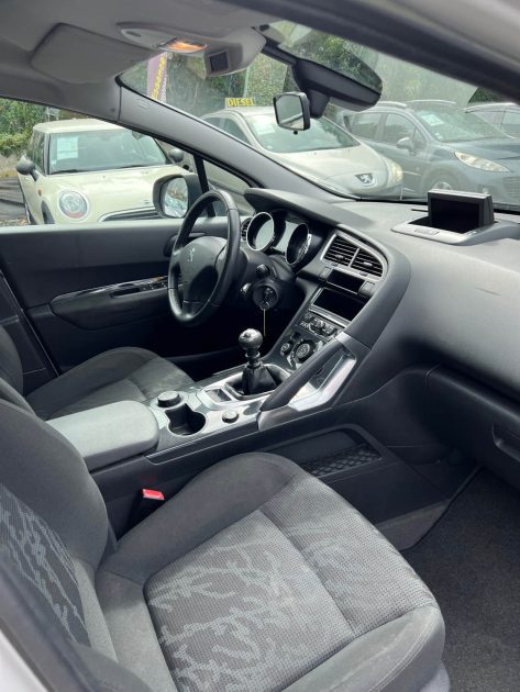 PEUGEOT 3008 1.6 HDi112 FAP Business Pack