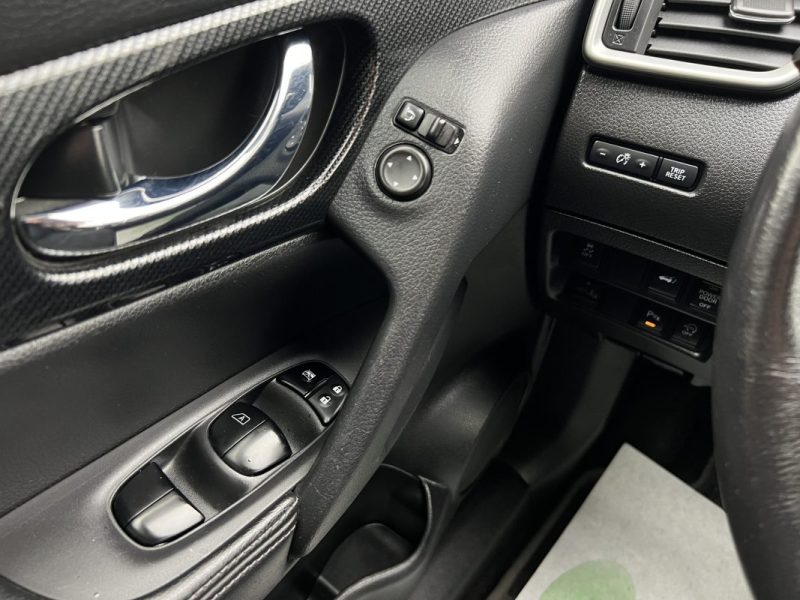 NISSAN X-TRAIL II N-CONNECTA 1.6 DCI 130 Cv 7 PLACES / TOIT OUVRANT ATTELAGE GPS - GARANTIE 1 AN