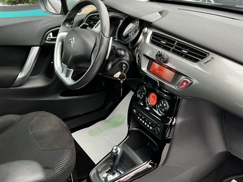 CITROEN C3 II EXCLUSIVE 1.4 VTI 95 Cv BOITE AUTO / TOIT PANO 49 200 Kms CRIT AIR 1 - GARANTIE 1 AN