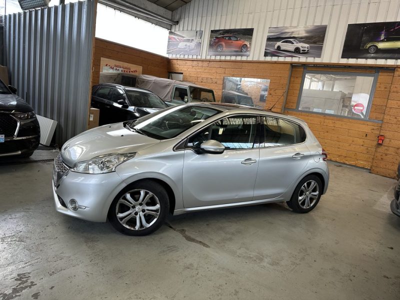 PEUGEOT 208 1.6 e-HDI 92cv Allure Toit pano