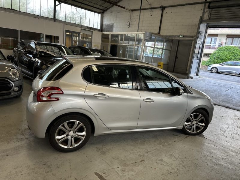 PEUGEOT 208 1.6 e-HDI 92cv Allure Toit pano