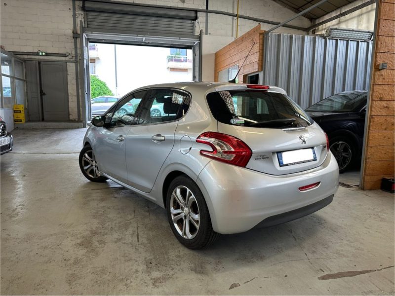 PEUGEOT 208 1.6 e-HDI 92cv Allure Toit pano