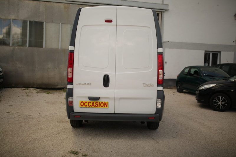 RENAULT TRAFIC 2011 BOITE AUTO