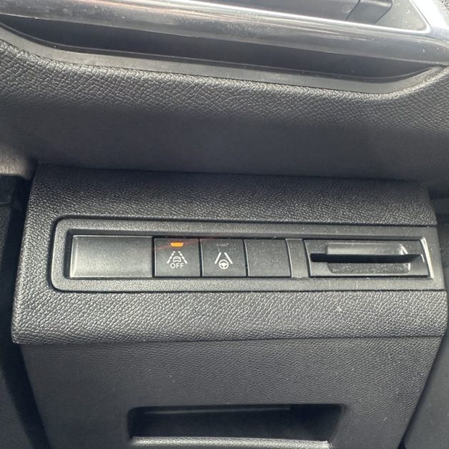 PEUGEOT 3008 1.5 BlueHDi 130ch S&S Active Pack EAT8 Garantie 12 mois 