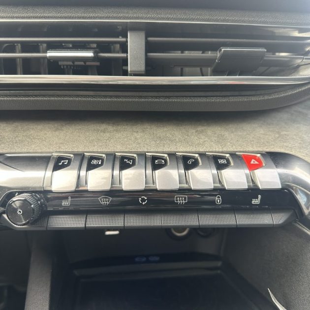 PEUGEOT 3008 1.5 BlueHDi 130ch S&S Active Pack EAT8 Garantie 12 mois 