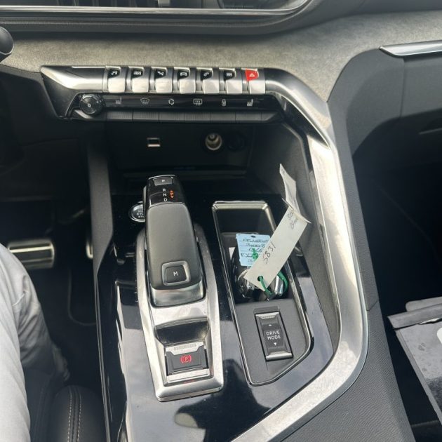 PEUGEOT 3008 1.5 BlueHDi 130ch S&S Active Pack EAT8 Garantie 12 mois 