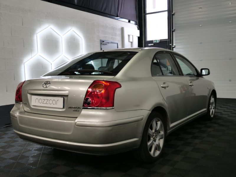 TOYOTA AVENSIS 2004