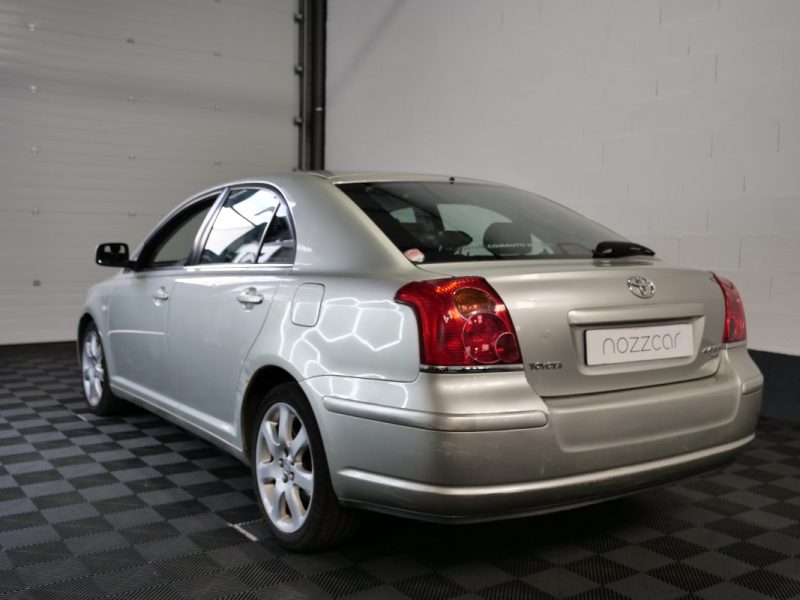 TOYOTA AVENSIS 2004