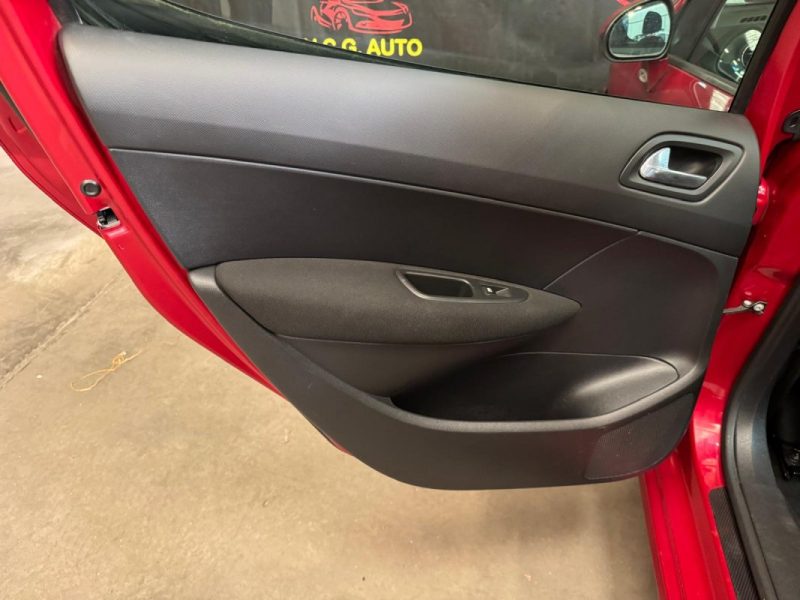 PEUGEOT 308 1.6 HDI 90 Premium 