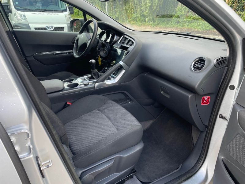 PEUGEOT 3008 1.6i 16v 120CH