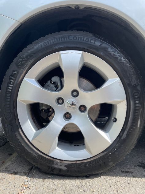 PEUGEOT 3008 1.6i 16v 120CH