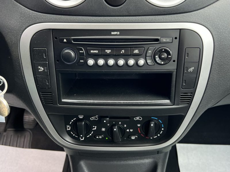 CITROEN C3 PHASE 2 1.4 i 75 Cv 5 PORTES / CLIMATISATION BLUETOOTH - GARANTIE 1 AN