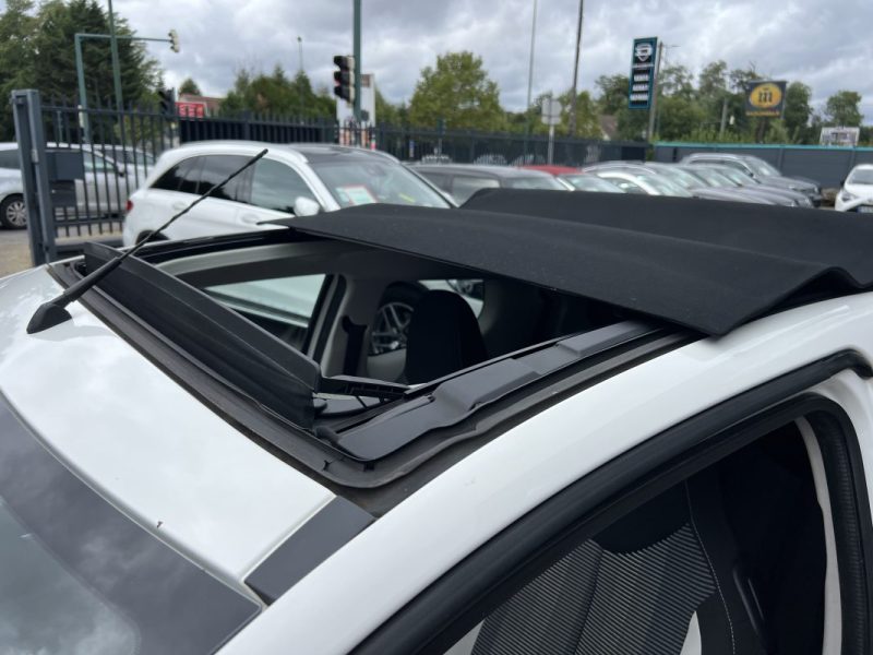 PEUGEOT 108 TOP ! CABRIOLET Pack ALLURE 1.2 82 Cv 1ERE MAIN ECRAN TACTILE CRIT AIR 1 - GARANTIE 1 AN