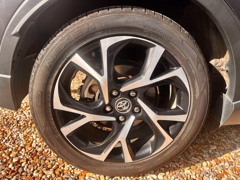 TOYOTA C-HR 122h Graphic  E-CVT 01/2018