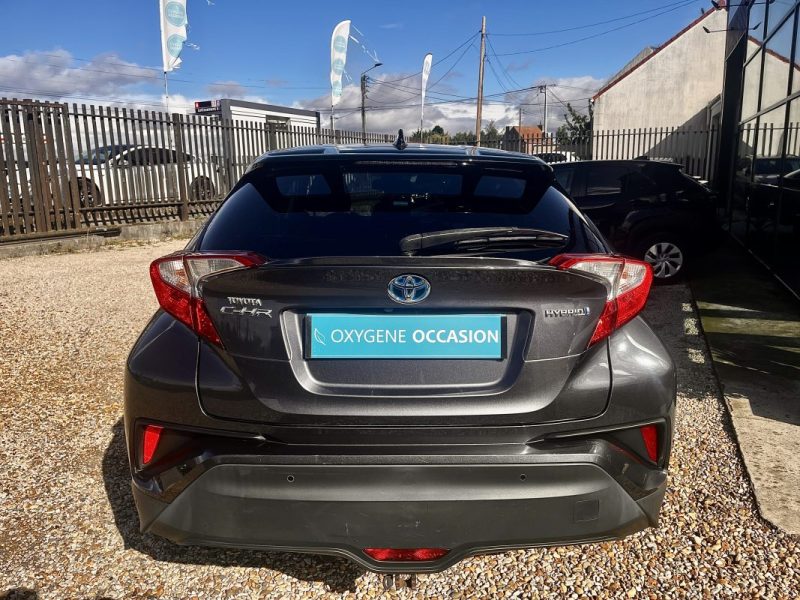 TOYOTA C-HR 122h Graphic  E-CVT 01/2018