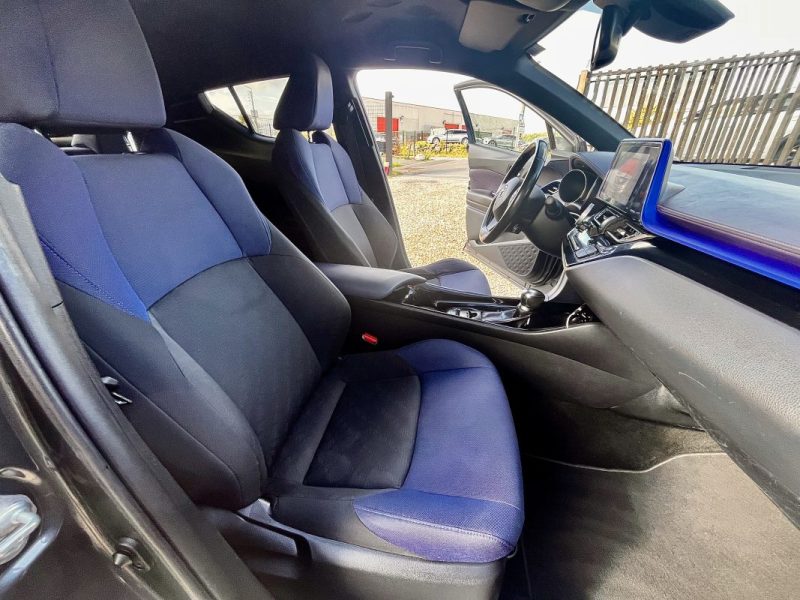 TOYOTA C-HR 122h Graphic  E-CVT 01/2018