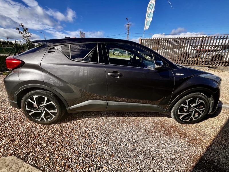 TOYOTA C-HR 122h Graphic  E-CVT 01/2018